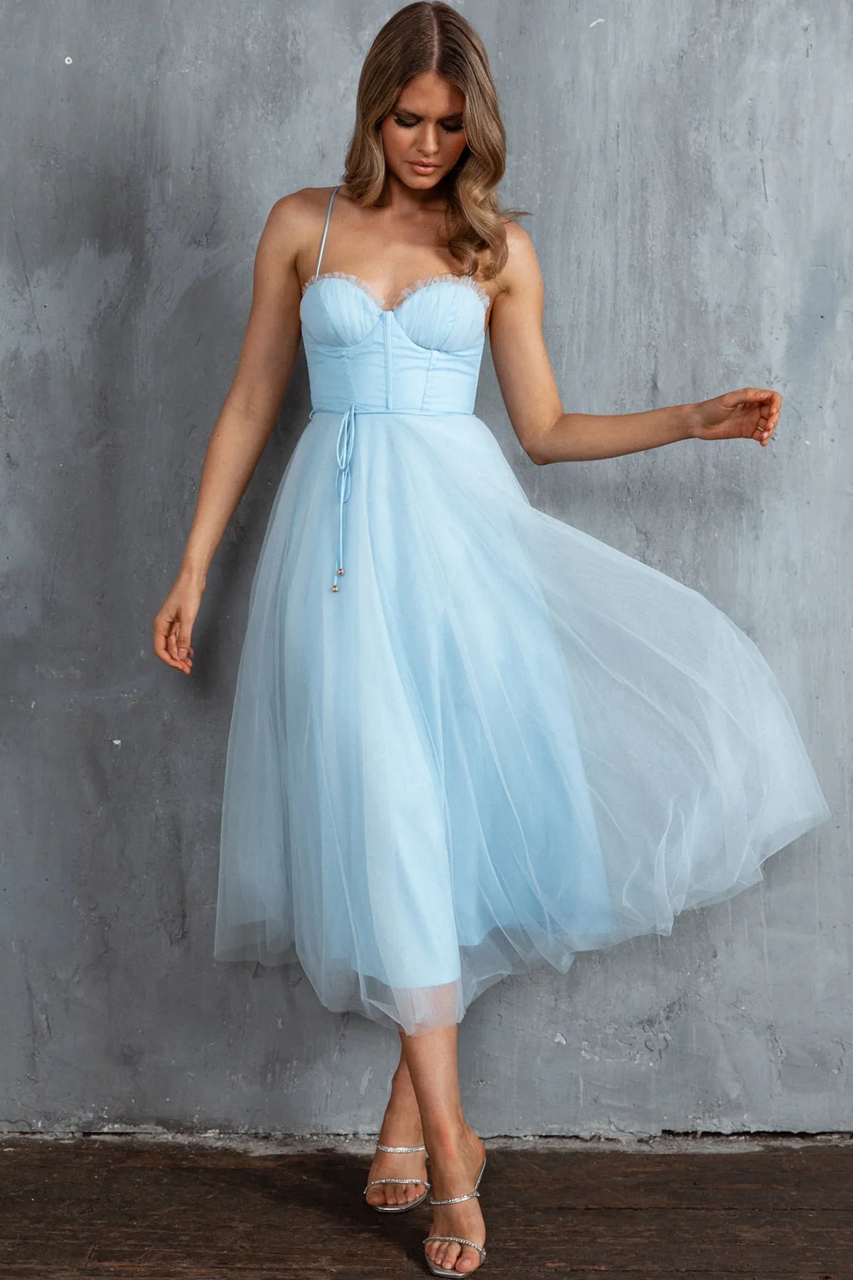 Smitten Sweetheart Neckline Chiffon Midi Dress Blue