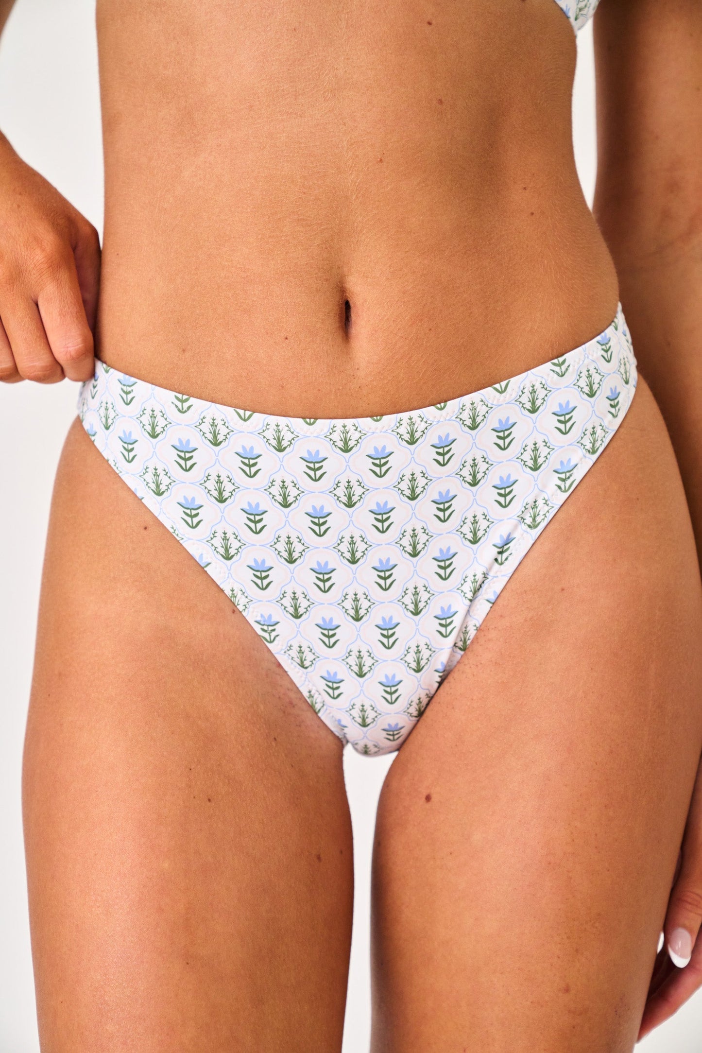 Lulu Mid Rise Bottom